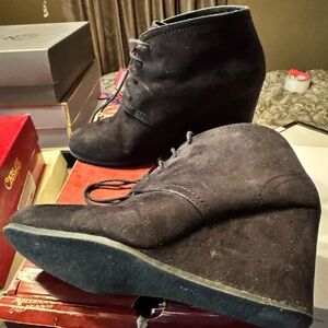 Arizona Jean Company Black Wedge Boots